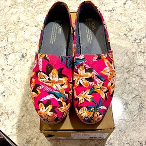 Pink Floral Classic Toms